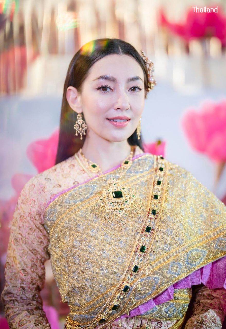 BELLA RANEE & GORGEOUS THAINESS COSTUME | THAILAND 🇹🇭