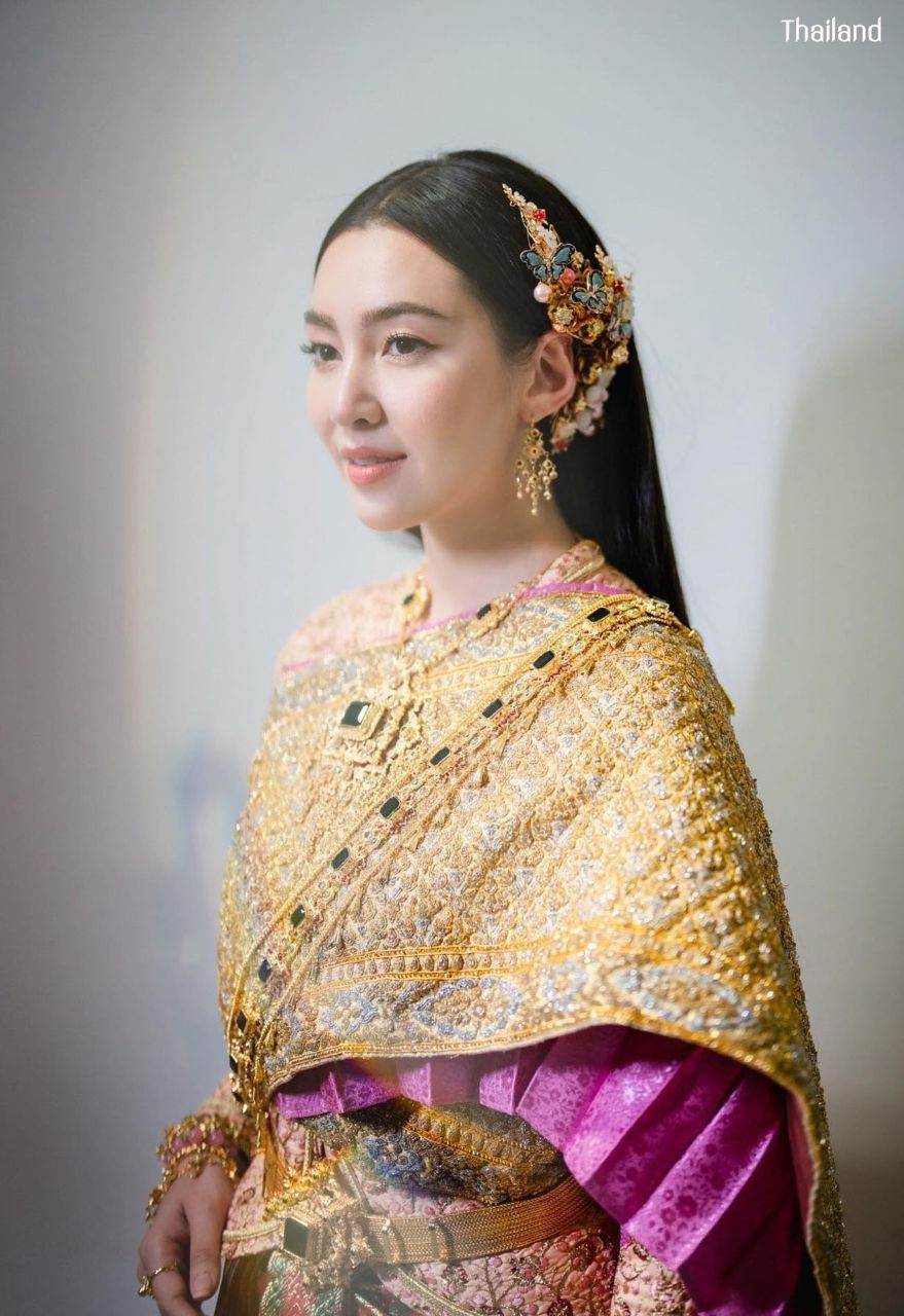 BELLA RANEE & GORGEOUS THAINESS COSTUME | THAILAND 🇹🇭