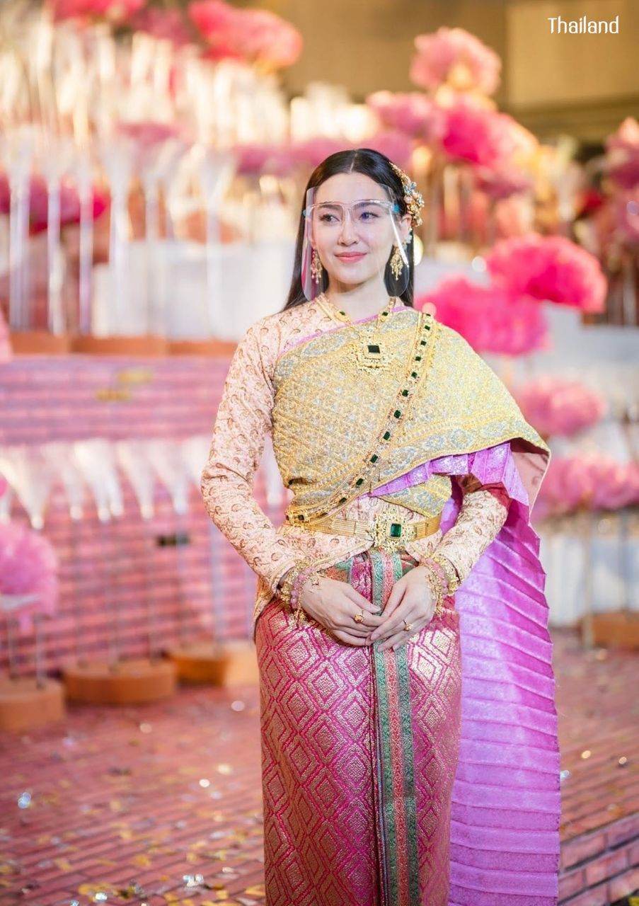 BELLA RANEE & GORGEOUS THAINESS COSTUME | THAILAND 🇹🇭