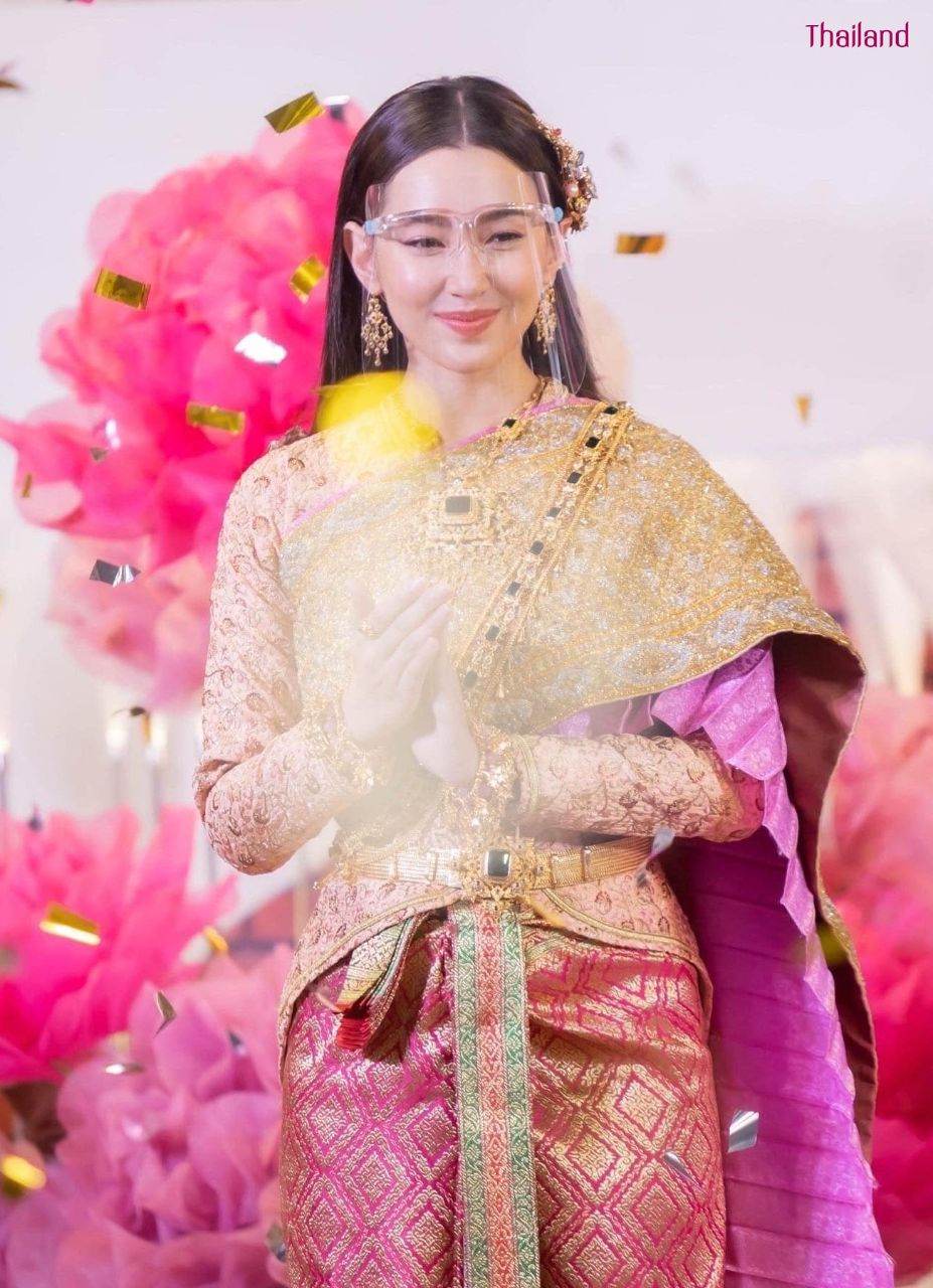 BELLA RANEE & GORGEOUS THAINESS COSTUME | THAILAND 🇹🇭