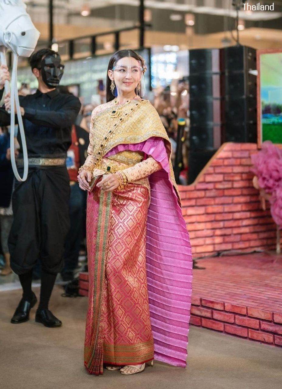 BELLA RANEE & GORGEOUS THAINESS COSTUME | THAILAND 🇹🇭