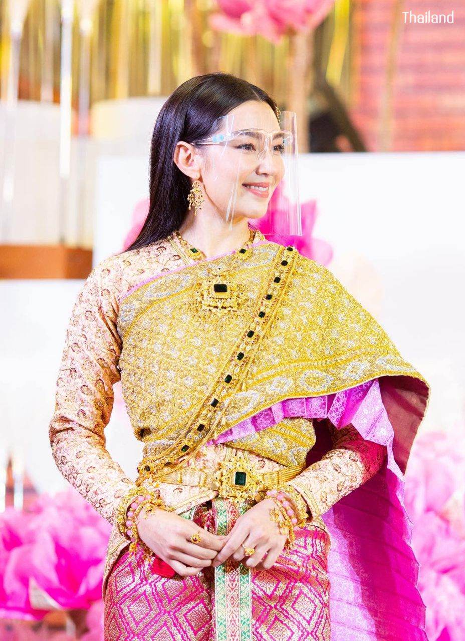 BELLA RANEE & GORGEOUS THAINESS COSTUME | THAILAND 🇹🇭