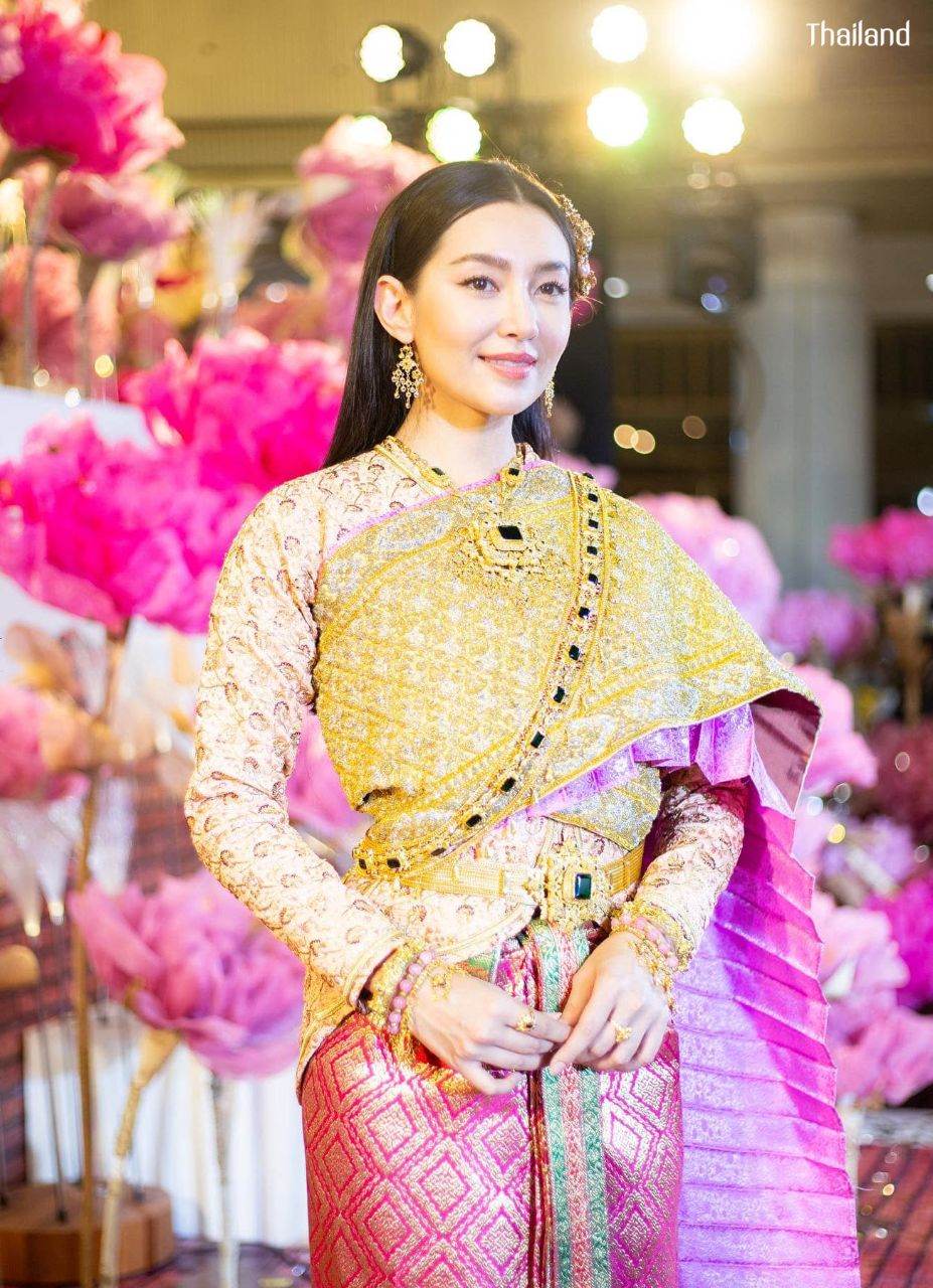 BELLA RANEE & GORGEOUS THAINESS COSTUME | THAILAND 🇹🇭