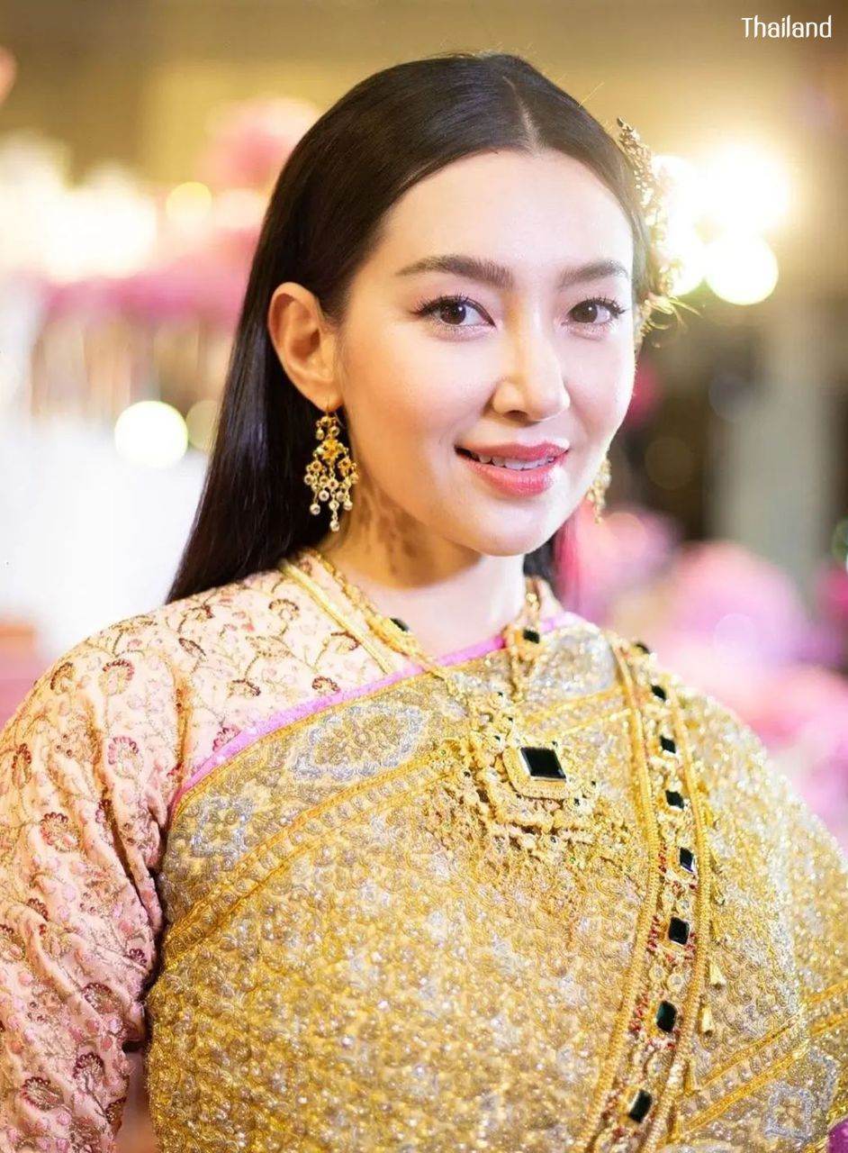 BELLA RANEE & GORGEOUS THAINESS COSTUME | THAILAND 🇹🇭