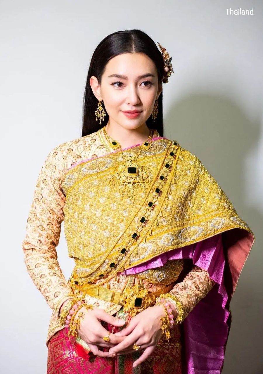 BELLA RANEE & GORGEOUS THAINESS COSTUME | THAILAND 🇹🇭
