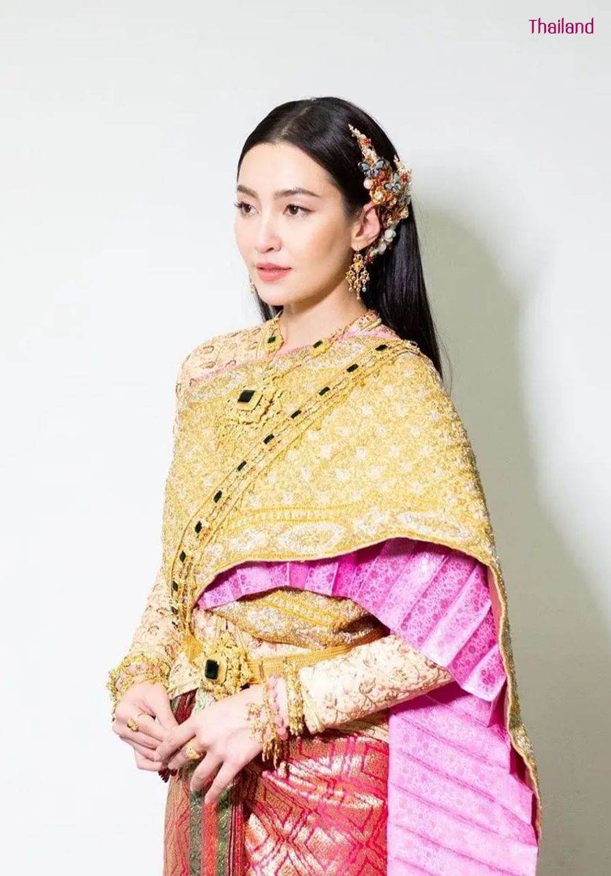 BELLA RANEE & GORGEOUS THAINESS COSTUME | THAILAND 🇹🇭