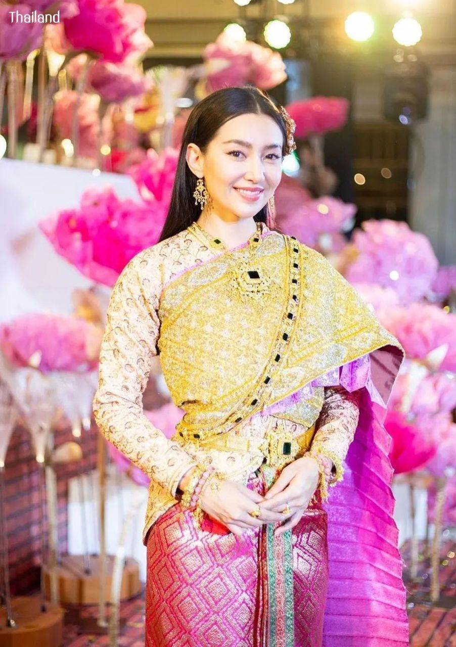 BELLA RANEE & GORGEOUS THAINESS COSTUME | THAILAND 🇹🇭