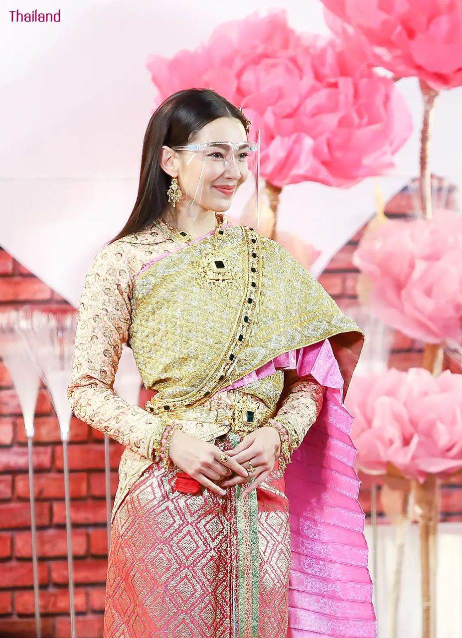 BELLA RANEE & GORGEOUS THAINESS COSTUME | THAILAND 🇹🇭