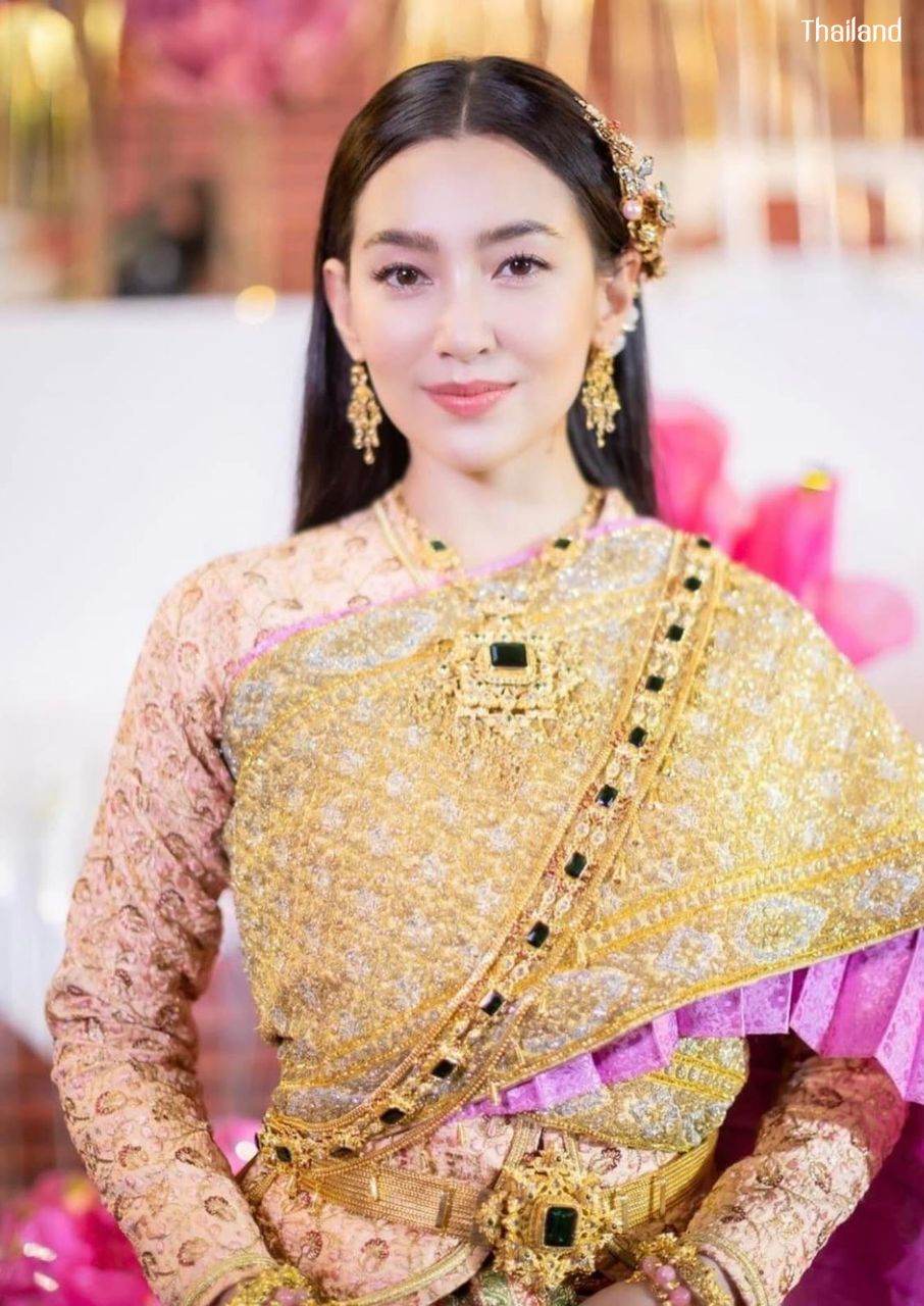 BELLA RANEE & GORGEOUS THAINESS COSTUME | THAILAND 🇹🇭
