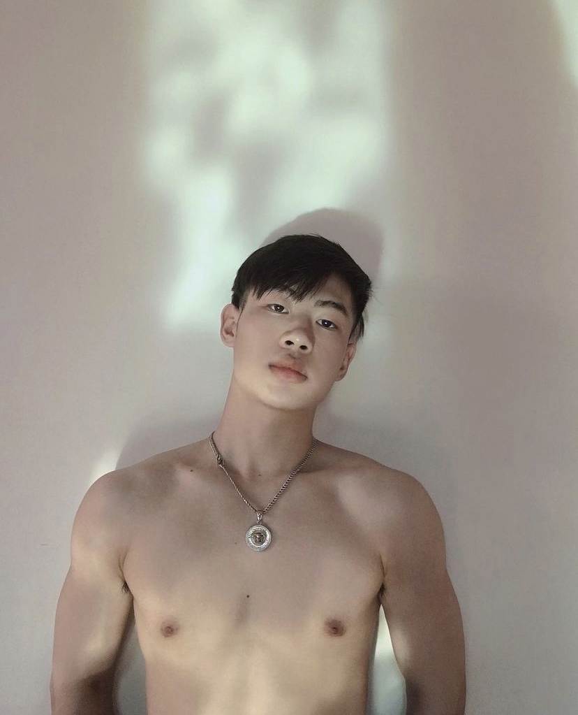 ถอดโชว์เรือนร่าง 2732