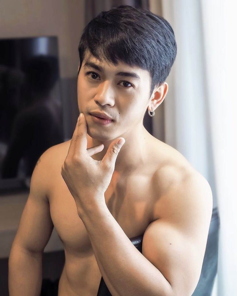 ถอดโชว์เรือนร่าง 2732