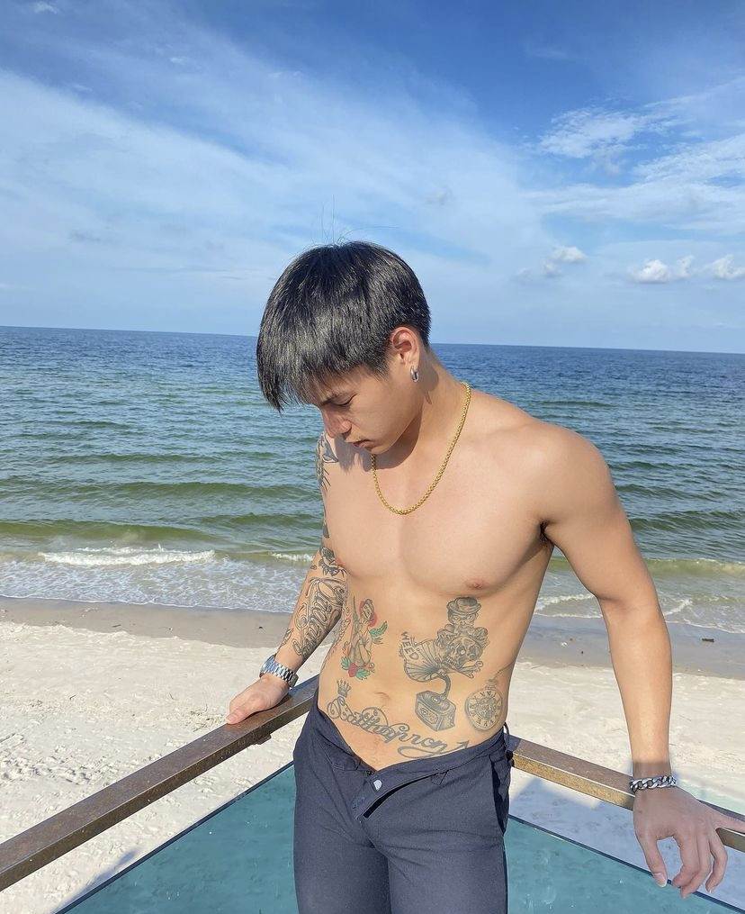 ถอดโชว์เรือนร่าง 2733