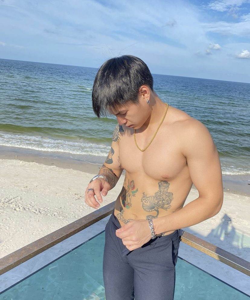 ถอดโชว์เรือนร่าง 2733
