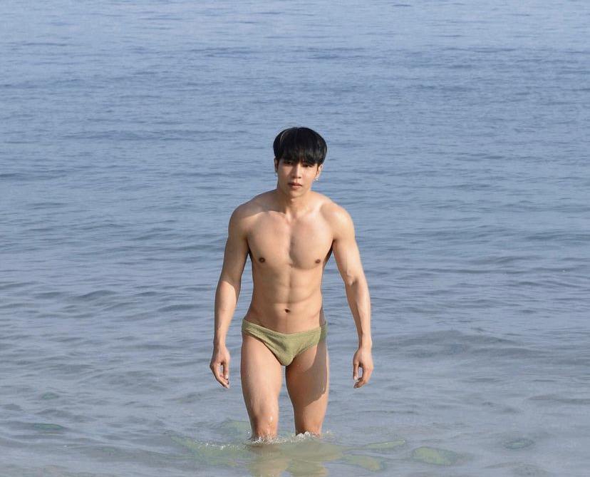 ถอดโชว์เรือนร่าง 2734