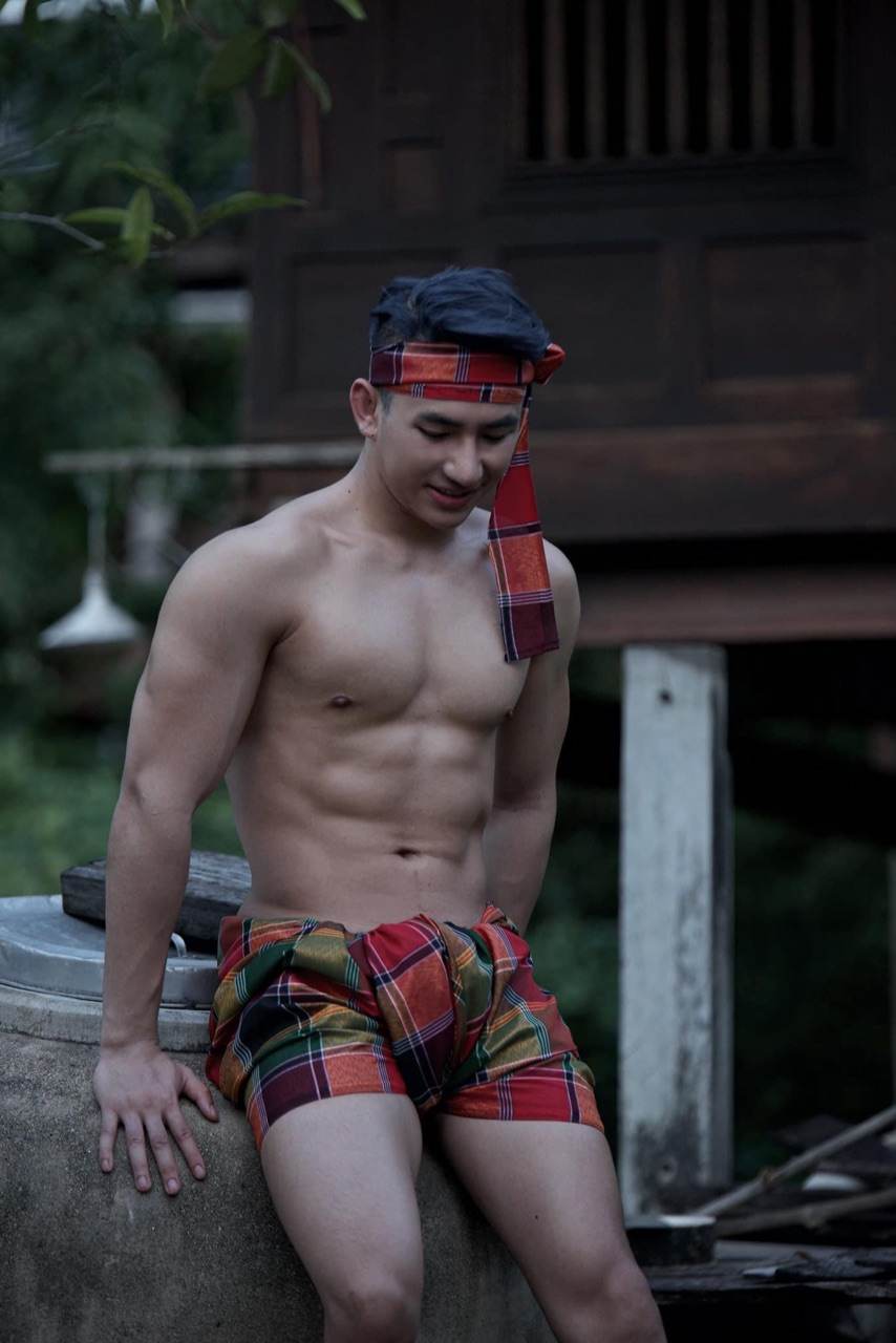 ถอดโชว์เรือนร่าง 2735