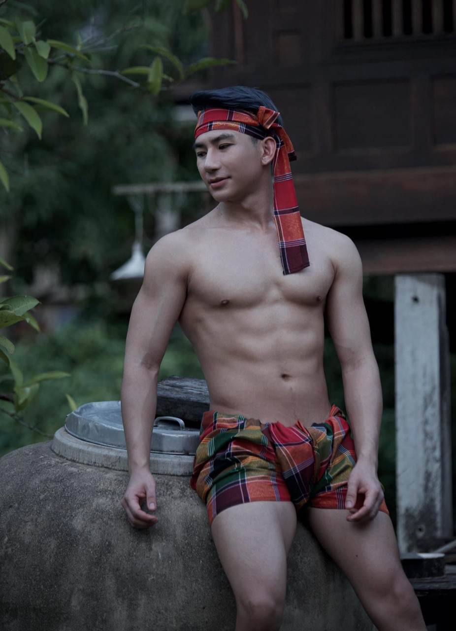 ถอดโชว์เรือนร่าง 2735