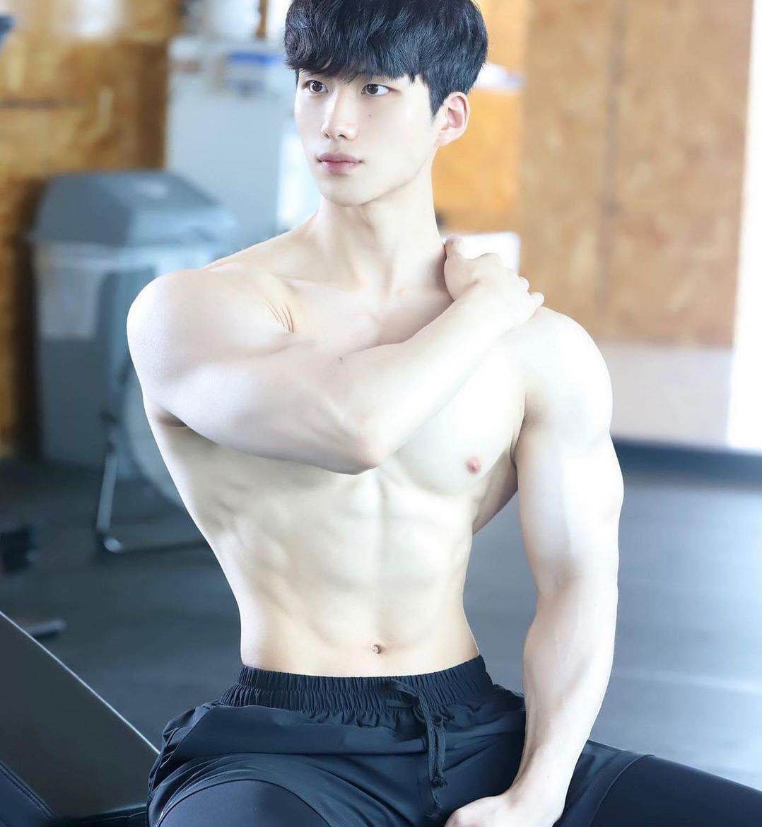 ถอดโชว์เรือนร่าง 2736