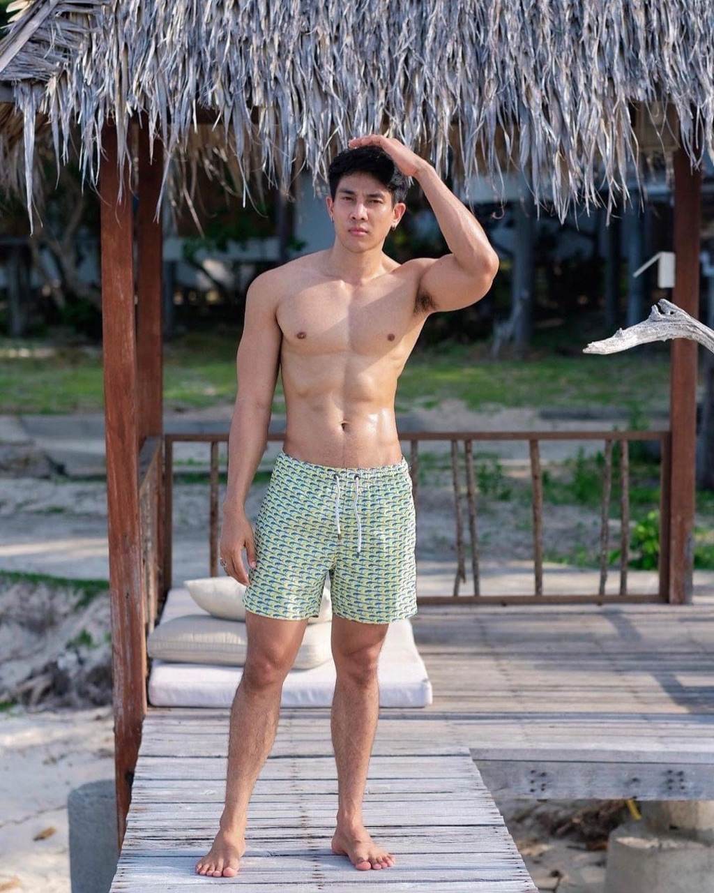 ถอดโชว์เรือนร่าง 2737