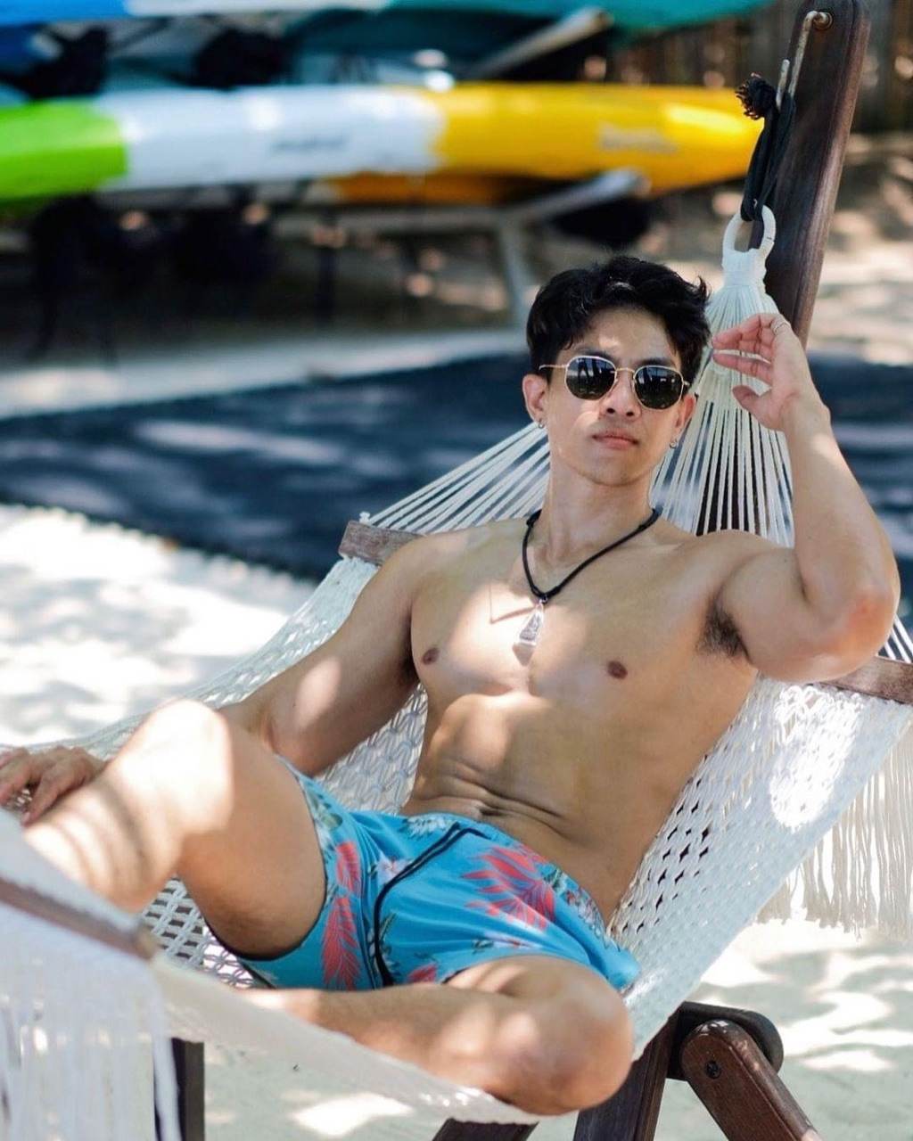 ถอดโชว์เรือนร่าง 2737