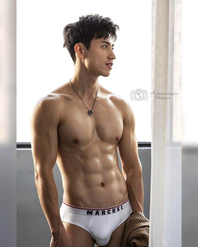 ถอดโชว์เรือนร่าง 2740