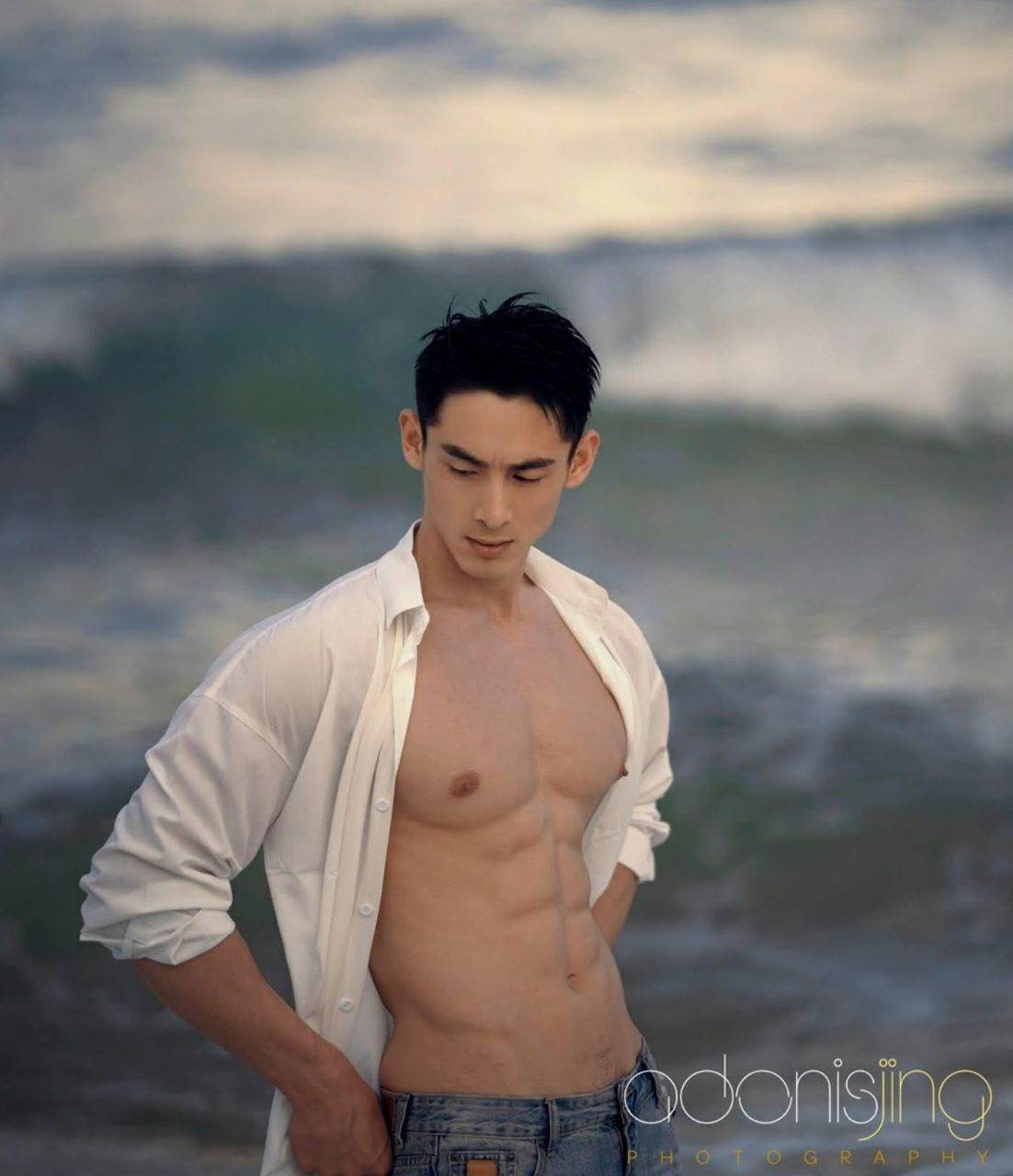 หนุ่มหล่อขึ้นปก 1044.3