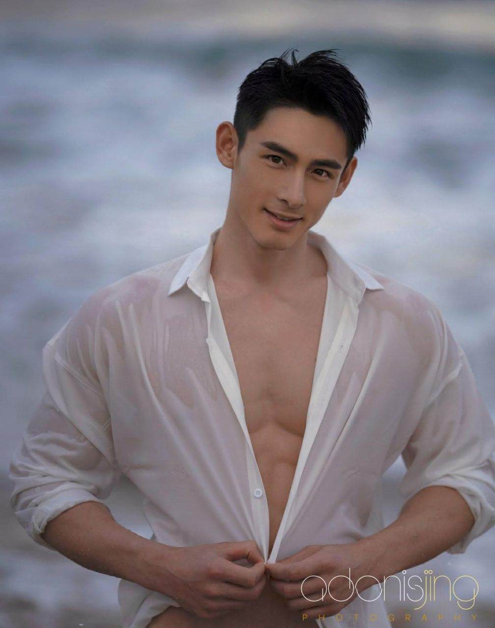 หนุ่มหล่อขึ้นปก 1044.3