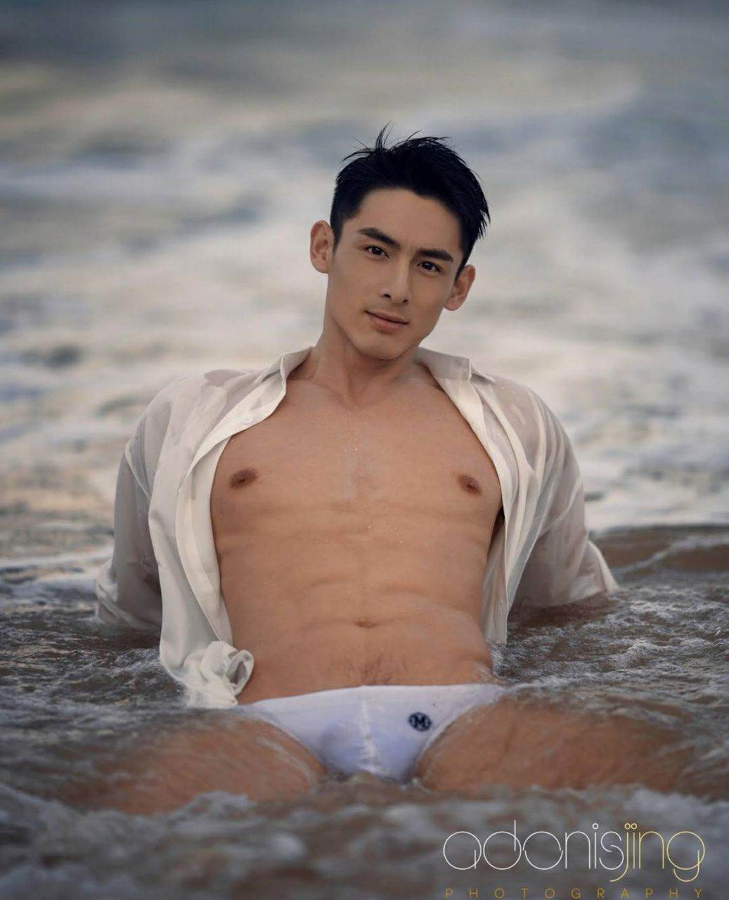 หนุ่มหล่อขึ้นปก 1044.3