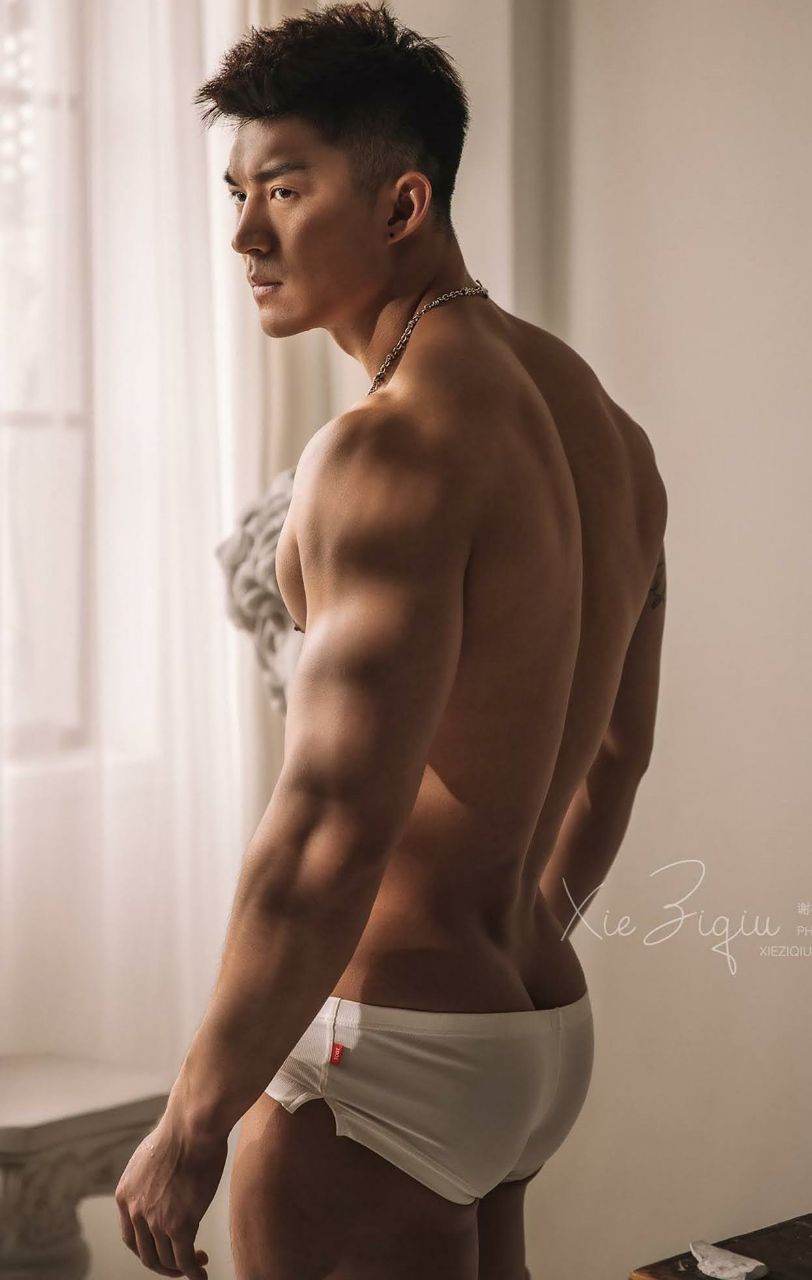 หนุ่มหล่อขึ้นปก 1065.3