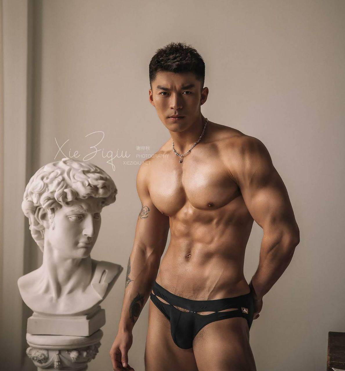 หนุ่มหล่อขึ้นปก 1065.3