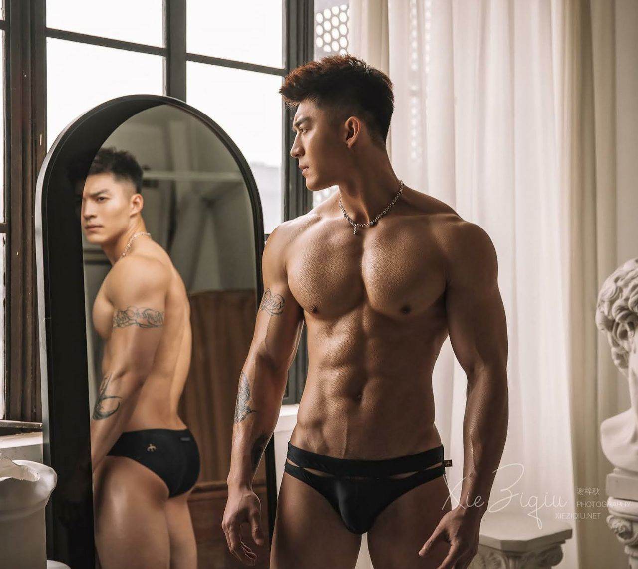หนุ่มหล่อขึ้นปก 1065.3