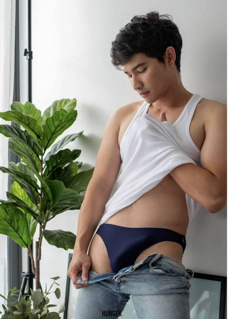 หนุ่มหล่อขึ้นปก 1067.2