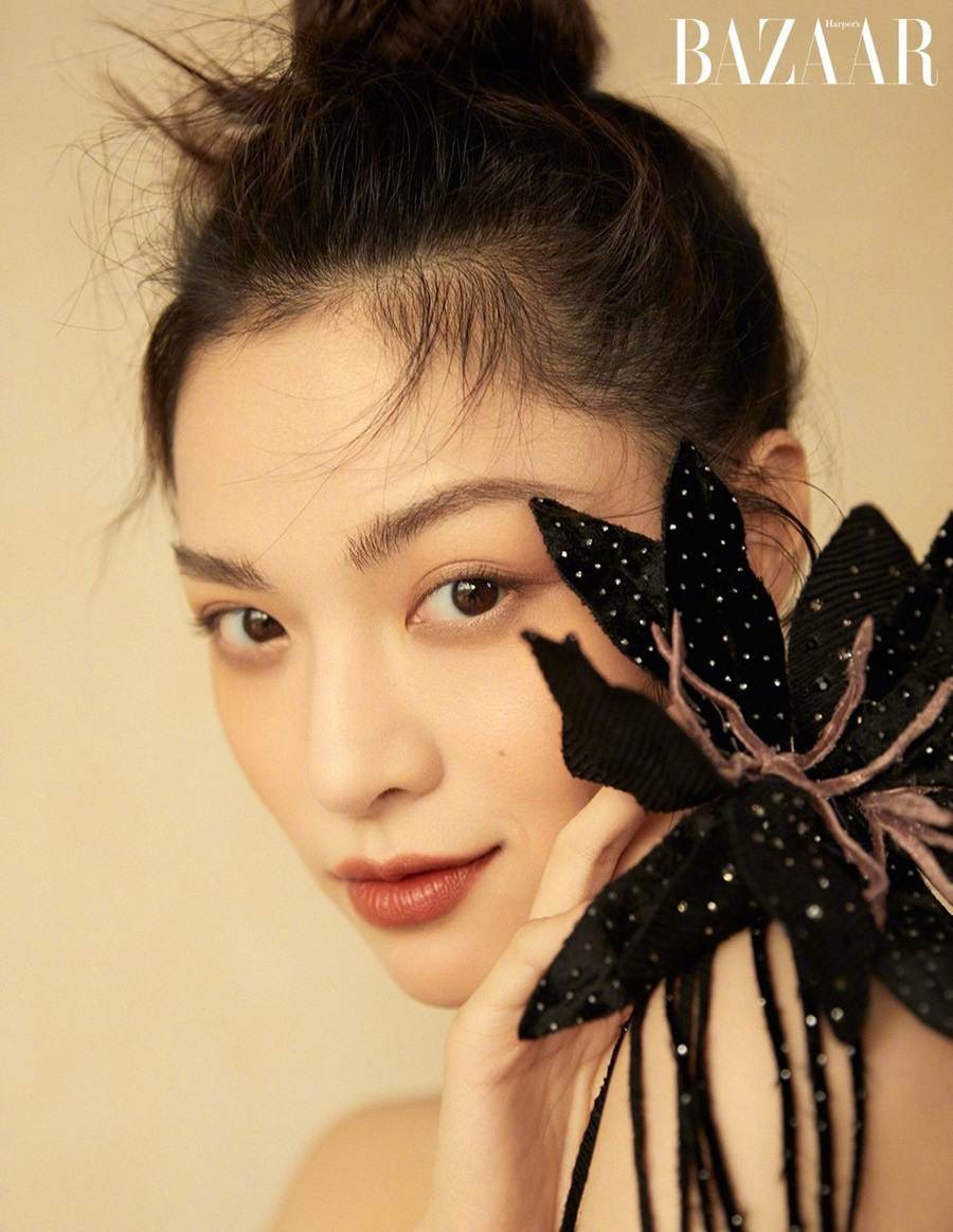 Zhong Chuxi @ Harper&rsquo;s Bazaar Vietnam January 2022