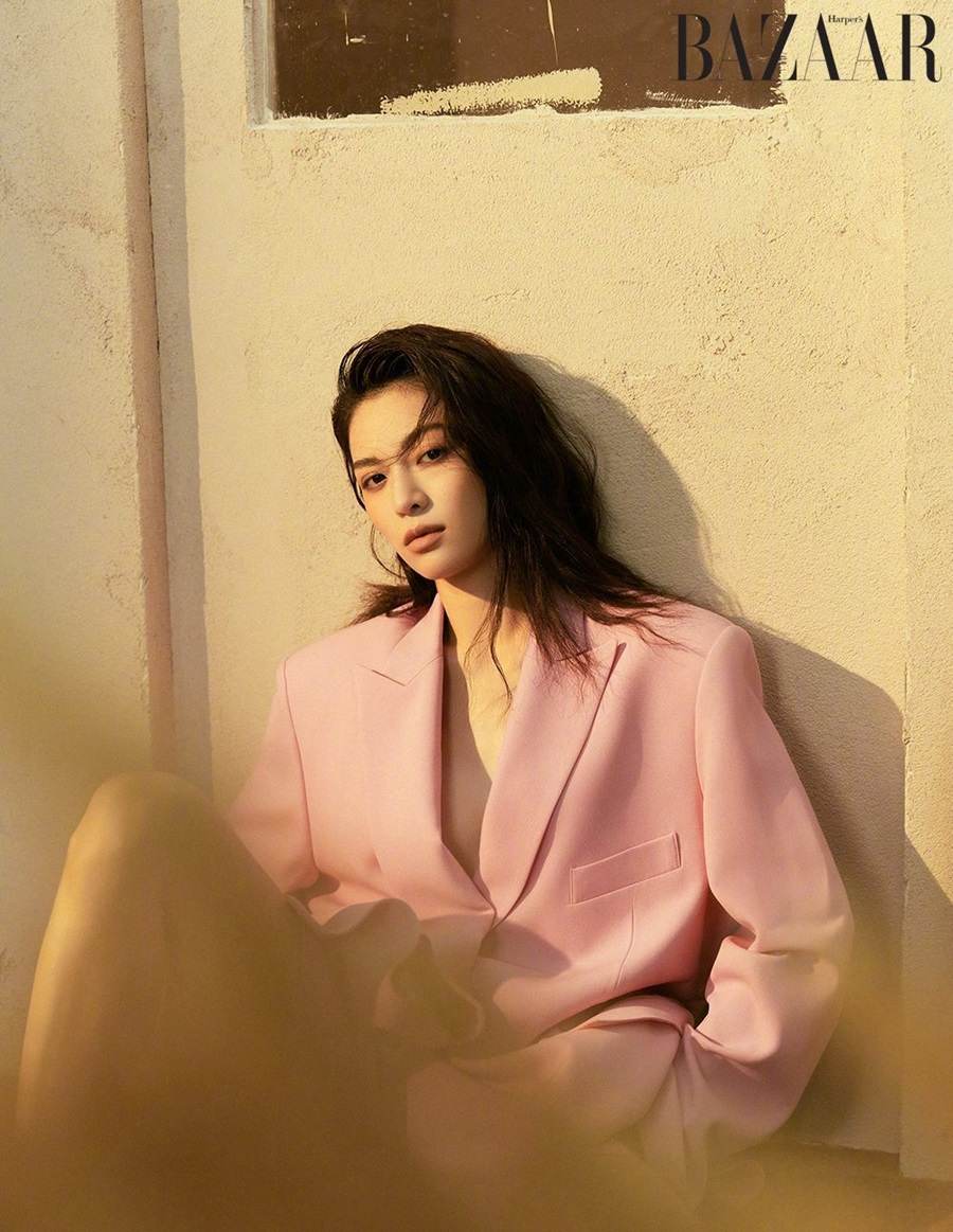 Zhong Chuxi @ Harper&rsquo;s Bazaar Vietnam January 2022