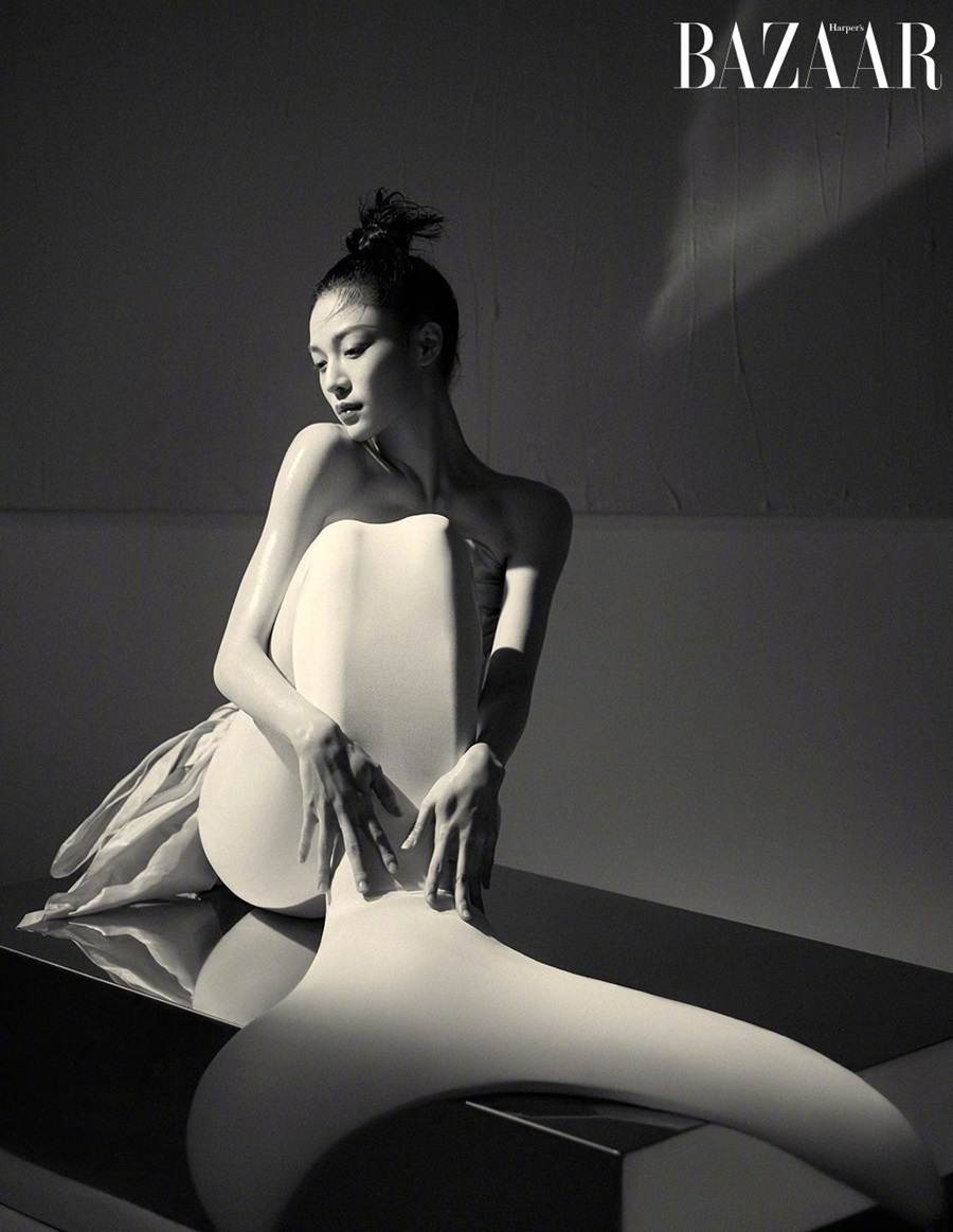 Zhong Chuxi @ Harper&rsquo;s Bazaar Vietnam January 2022