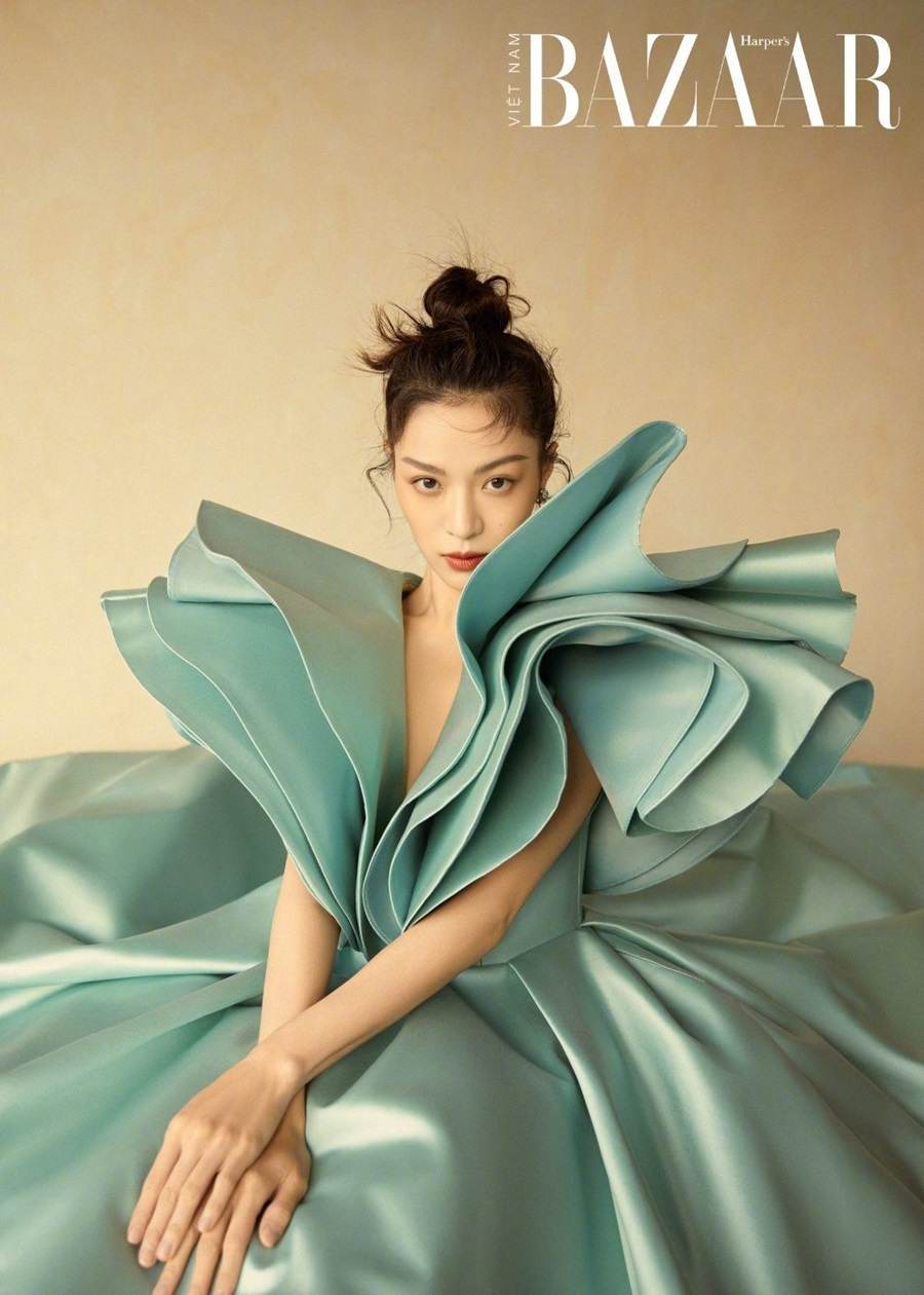 Zhong Chuxi @ Harper&rsquo;s Bazaar Vietnam January 2022