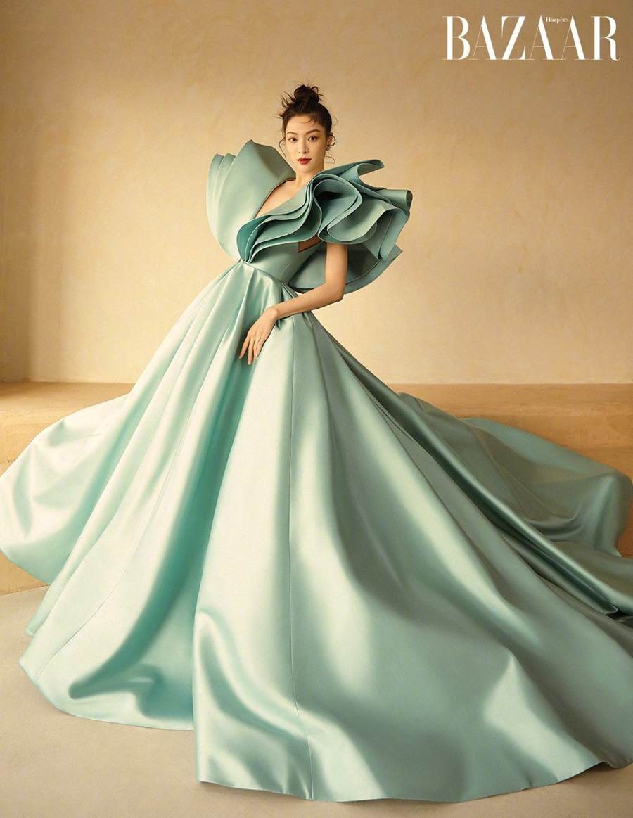 Zhong Chuxi @ Harper&rsquo;s Bazaar Vietnam January 2022