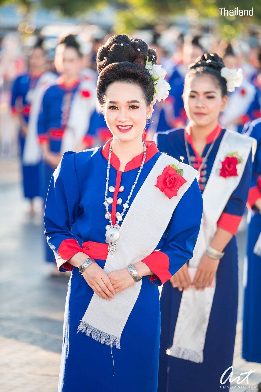 "ฟ้อนภูไทเรณูนคร - Fon Phu-Tai Renu Nakhon" at Nakhon Phanom province, Northeastern Thailand.🇹🇭