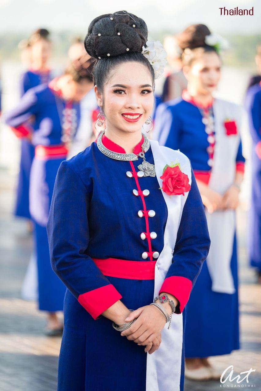 "ฟ้อนภูไทเรณูนคร - Fon Phu-Tai Renu Nakhon" at Nakhon Phanom province, Northeastern Thailand.🇹🇭