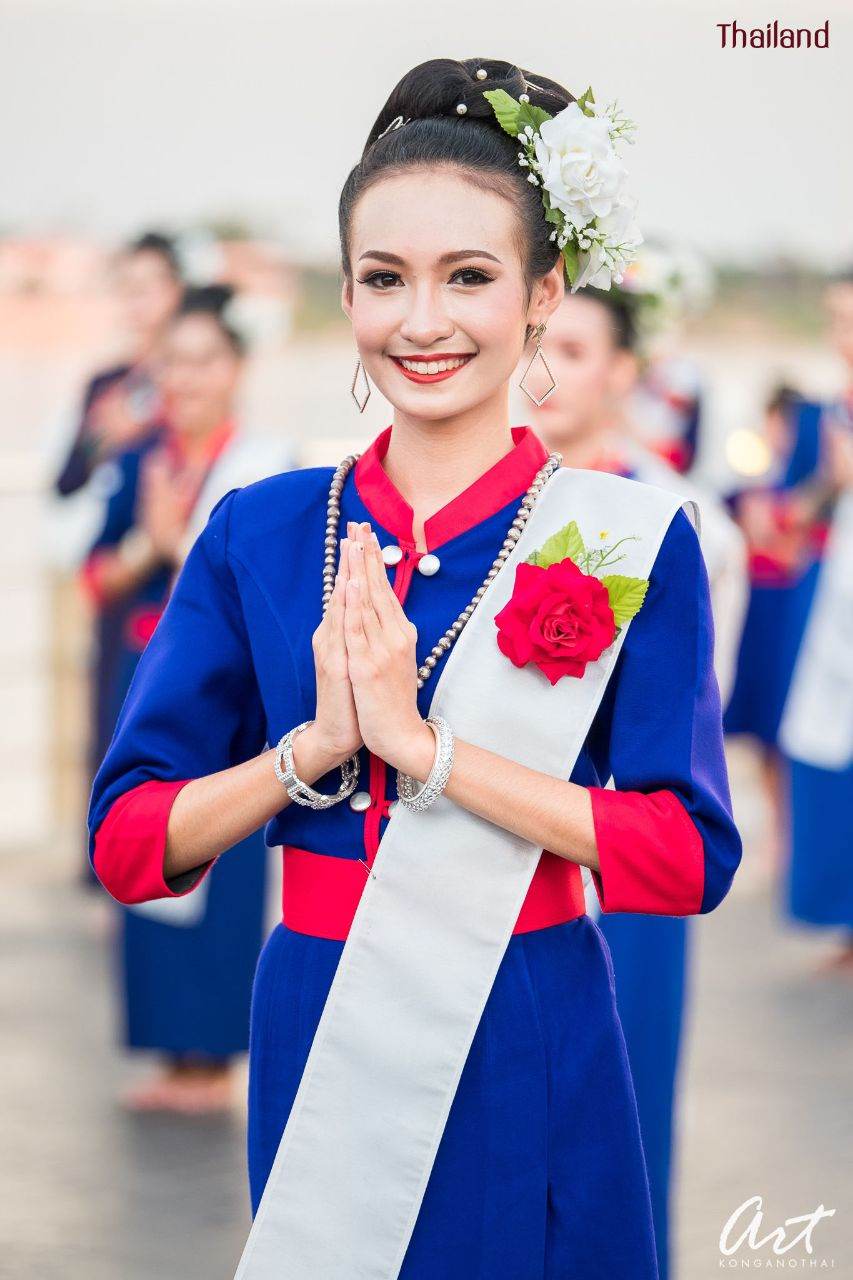 "ฟ้อนภูไทเรณูนคร - Fon Phu-Tai Renu Nakhon" at Nakhon Phanom province, Northeastern Thailand.🇹🇭