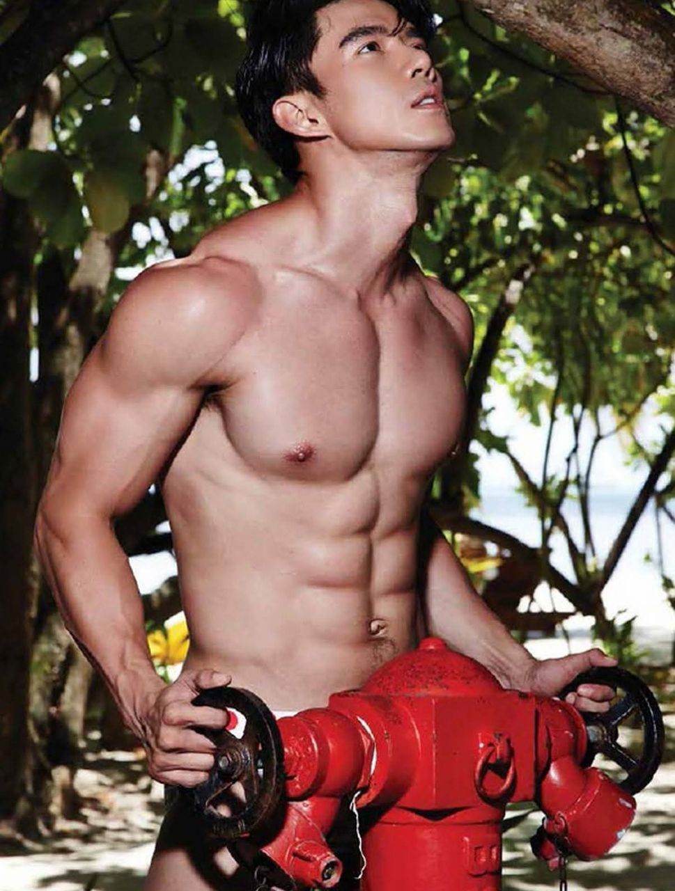 หนุ่มหล่อขึ้นปก 1050.6