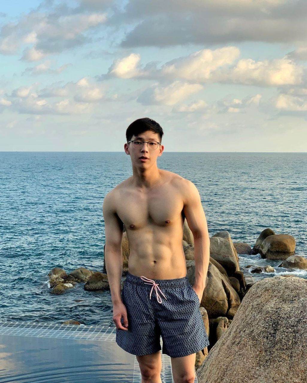 เป็นแค่เพื่อนพ้องแต่ท้องน้อยติดบั้นท้าย