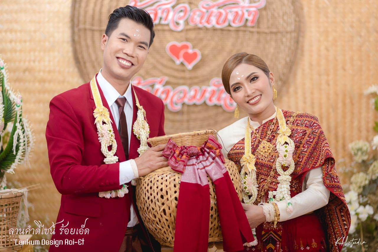 ชุดแต่งงานอีสาน (งานกินดอง) | THAILAND 🇹🇭