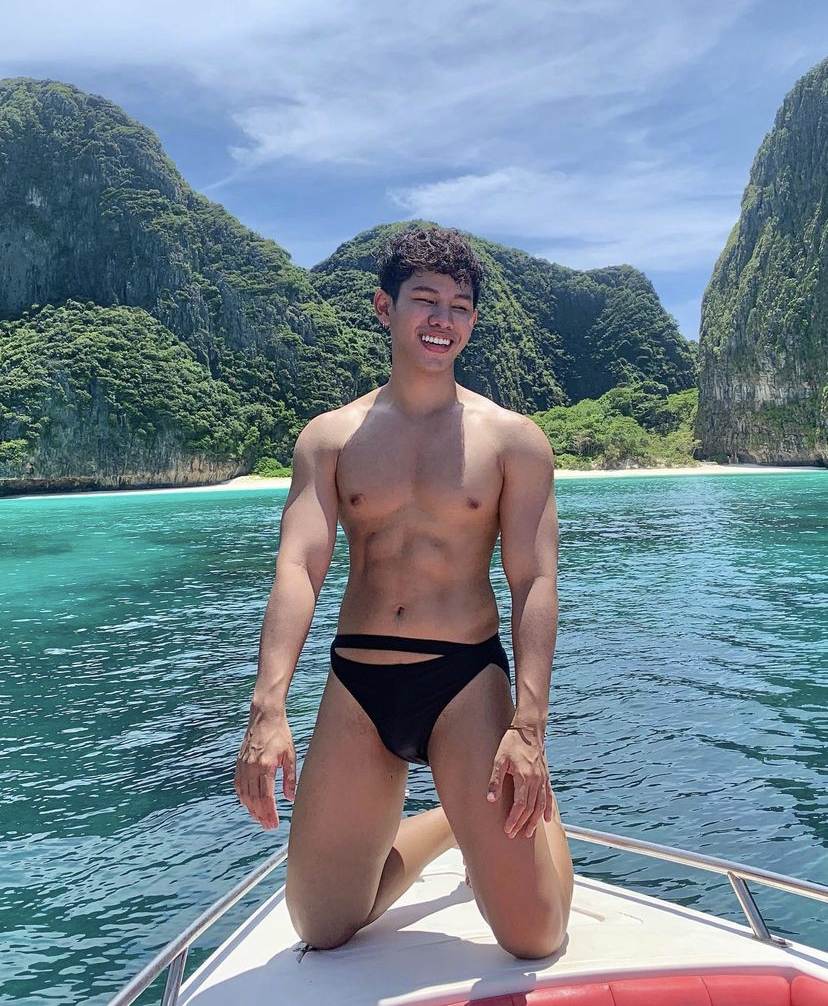 ถอดโชว์เรือนร่าง 2743