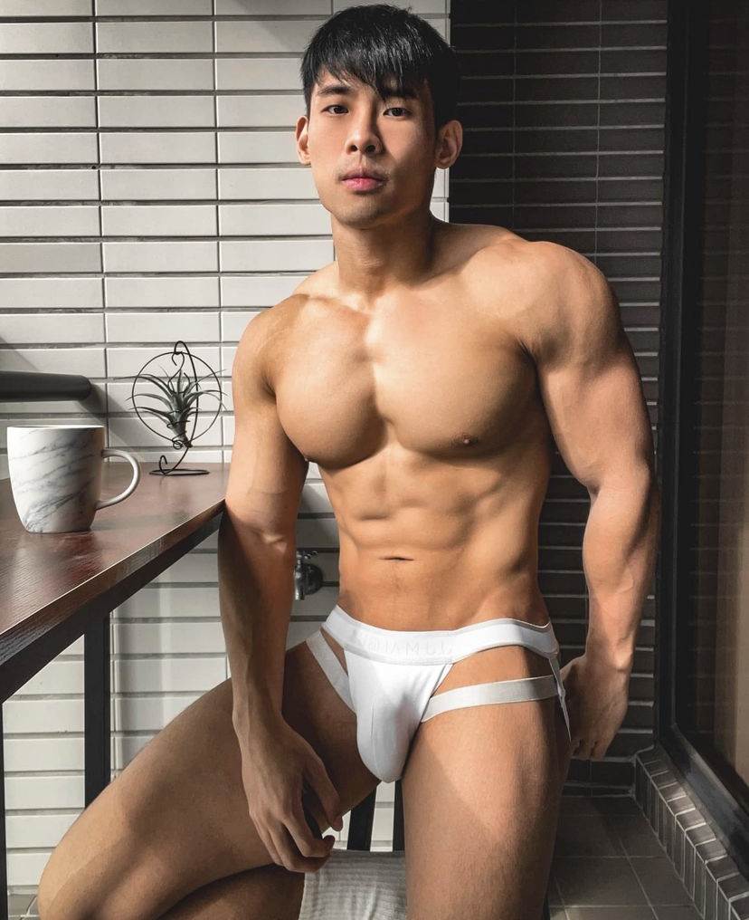 ถอดโชว์เรือนร่าง 2744