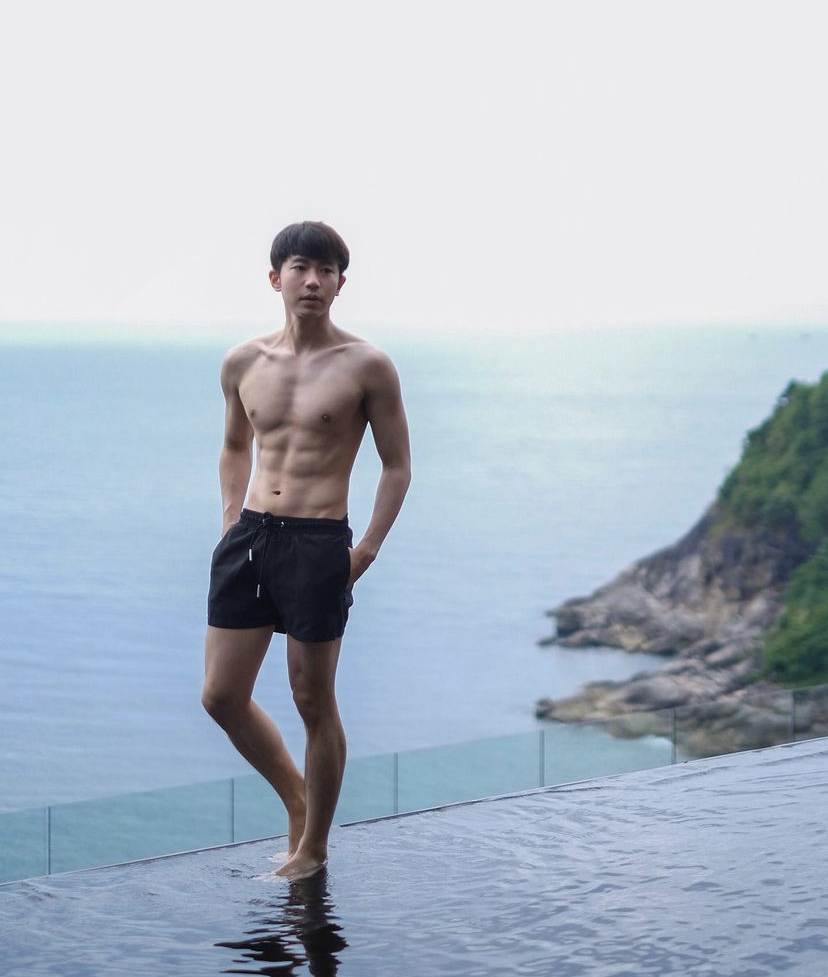 ถอดโชว์เรือนร่าง 2748