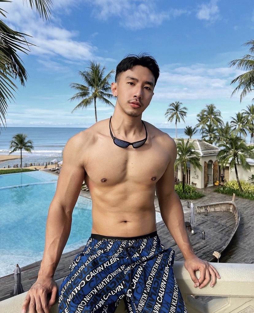 ถอดโชว์เรือนร่าง 2748