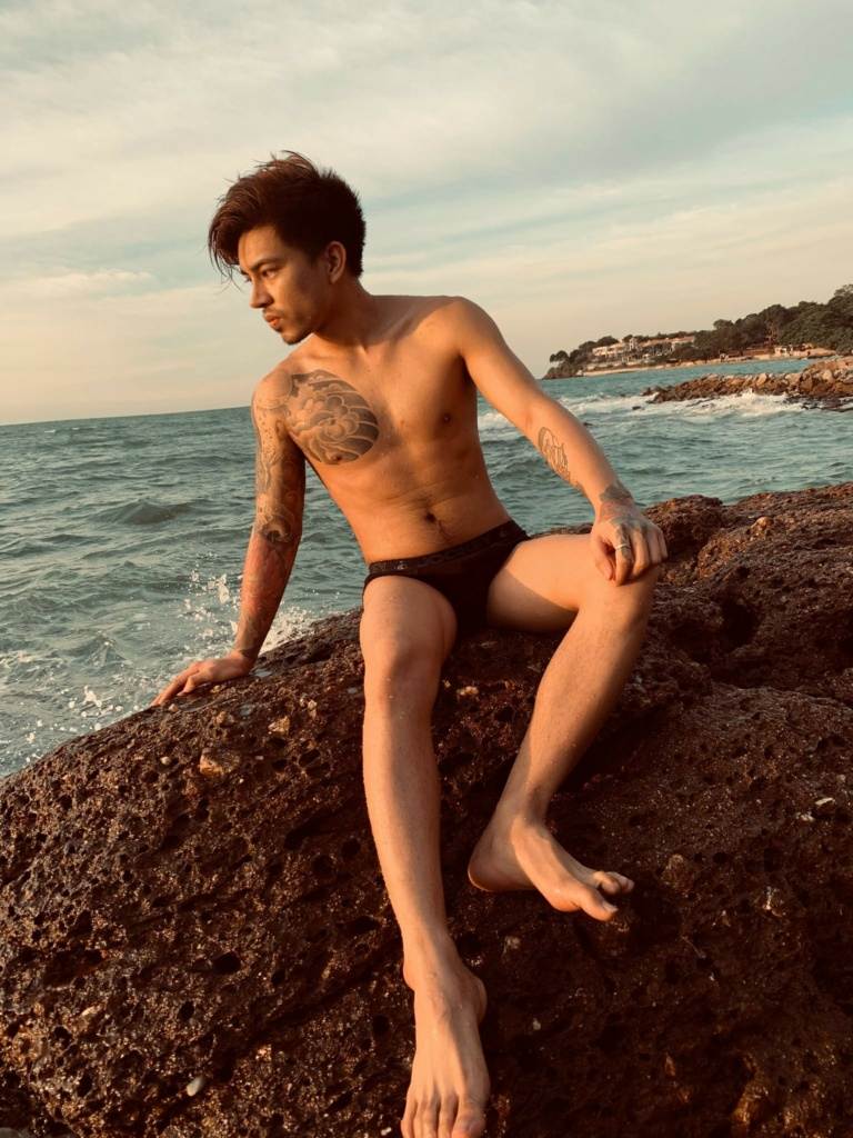 และแล้วไอ้โม่งใช้ปากก็เผยตัวจนได้