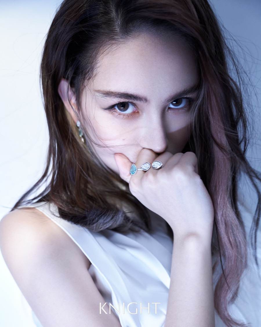 Hannah Quinlivan @ Knight Magazine China January 2022
