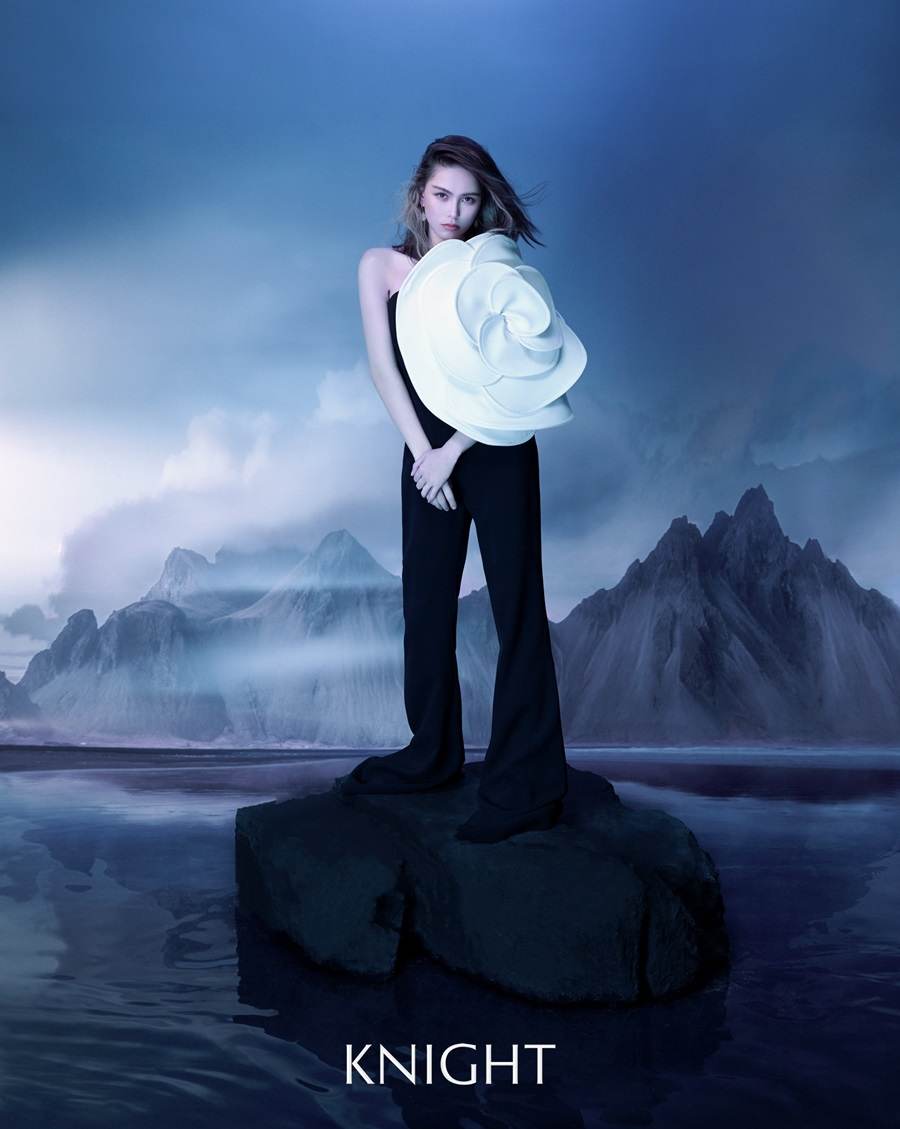 Hannah Quinlivan @ Knight Magazine China January 2022