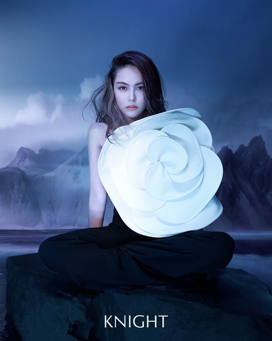 Hannah Quinlivan @ Knight Magazine China January 2022